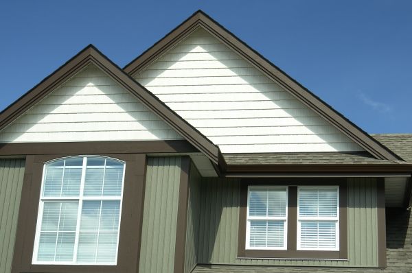 Vertical Vinyl Siding Repair in Gulfport